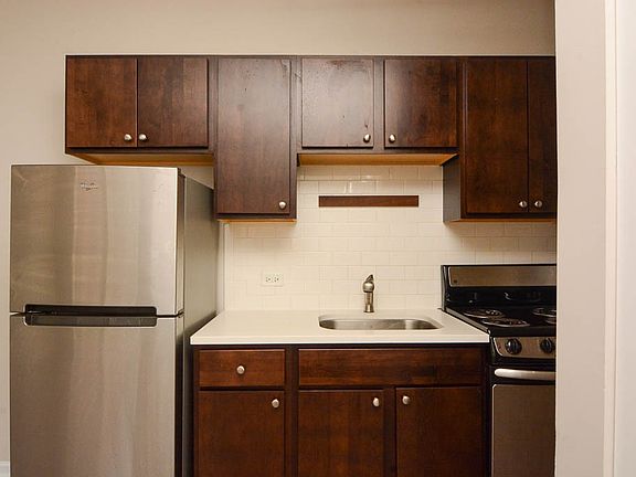 3rd image of 1627 N Humboldt Blvd #H5