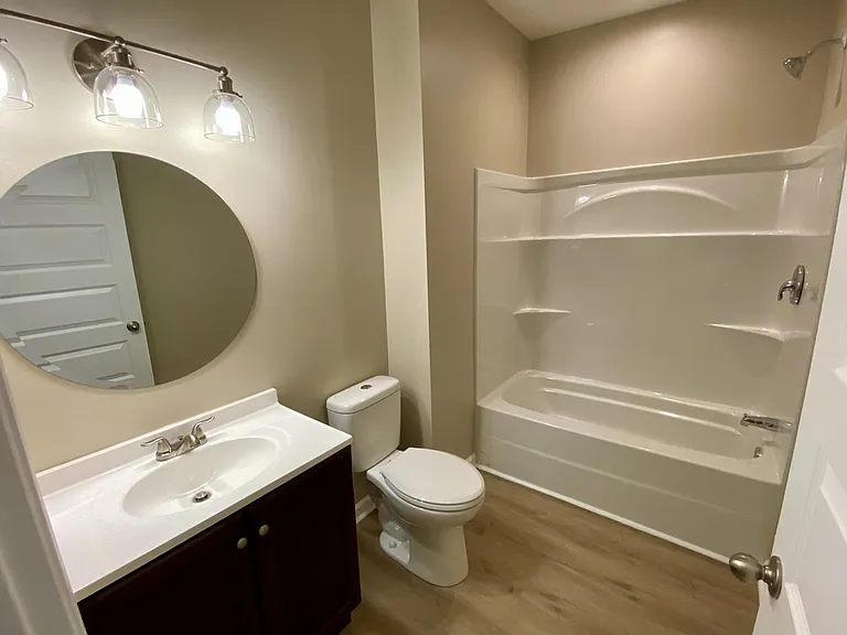 429 N Linwood Ave — Photo 7