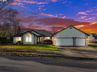 4501 SE Viewpoint Dr, Troutdale, OR 97060