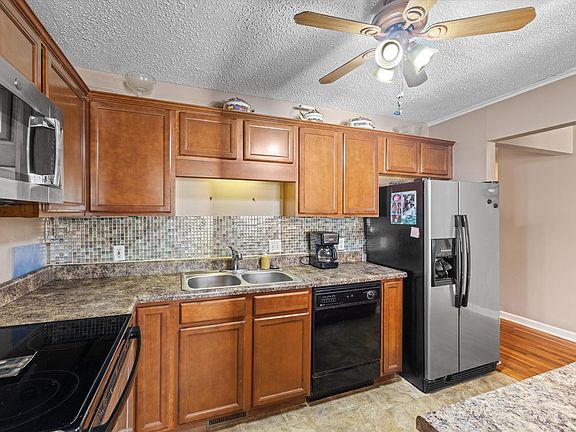4th image of 146 Woodlawn Ct