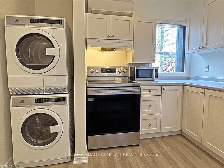 76 Wentworth St S #2 — Photo 10