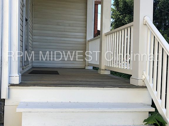3rd image of 2035 Lawrence Ave