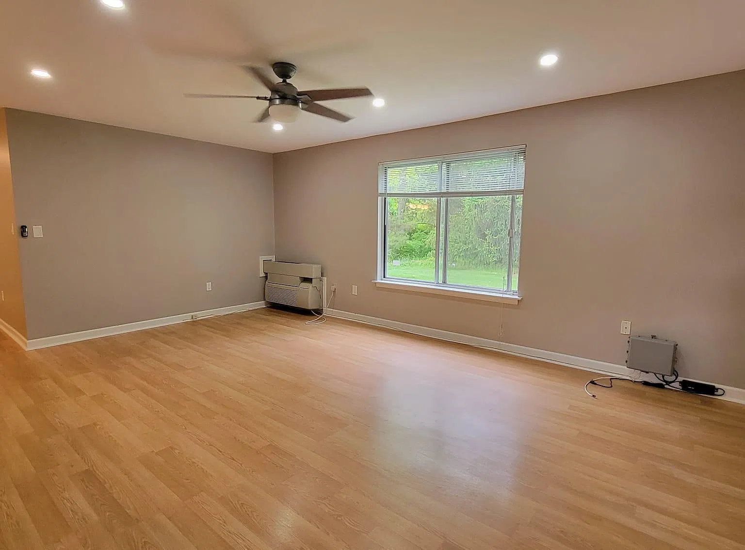2 bed, 920 sqft, $2,500 — Photo 2