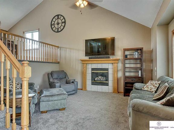 5th image of 727 Grenoble Dr