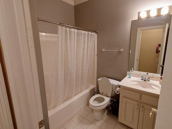 4th image of 408 Kings Cove Cir