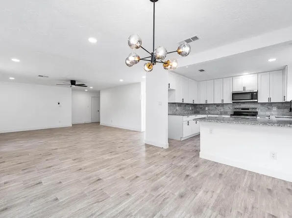 10402 Rancho Bernardo Ln, Sugar Land, TX 77498