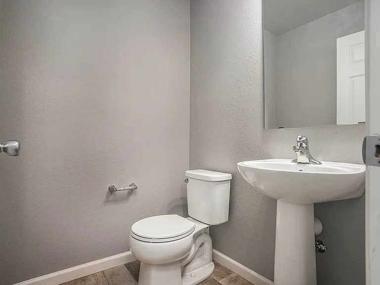 5643 Claremount St — Photo 10