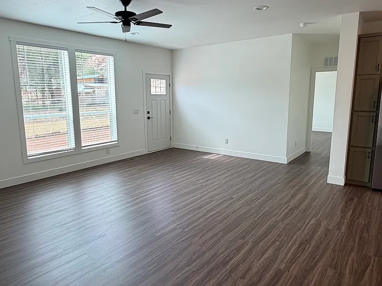 470 E Jessop Ave — Photo 2
