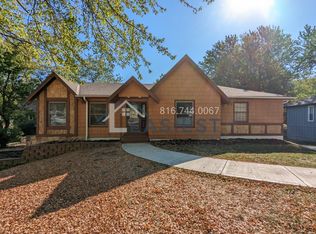 7739 Long St, Lenexa, KS 66216