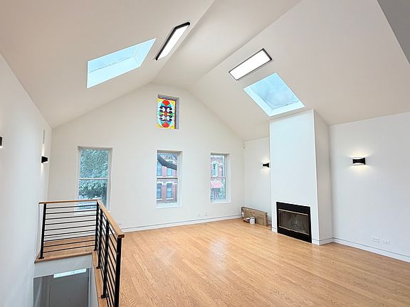 3rd image of 1945 W Thomas St #2F