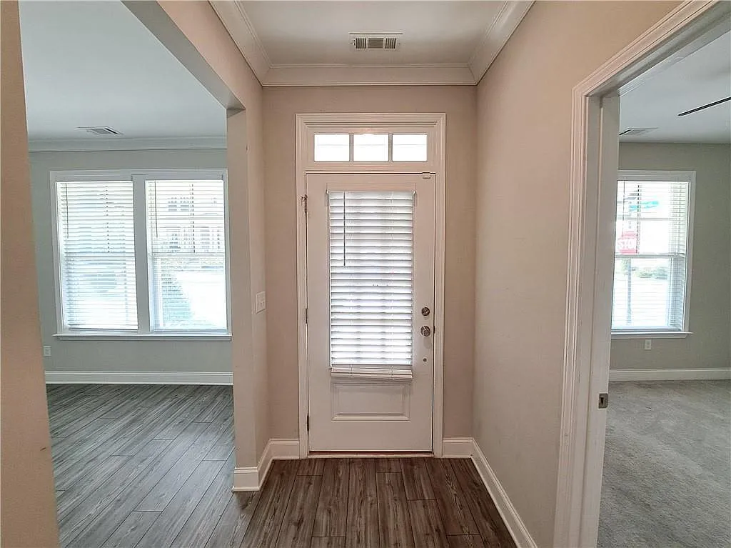 4 bed, 3.0 bath, 2540 sqft, $3,500 — Photo 4