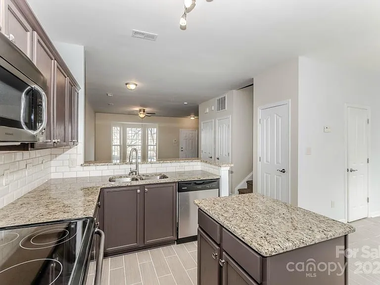 8805 Gerren Ct — Photo 10