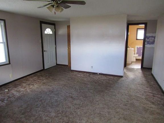 3rd image of 816 W 1st Ave
