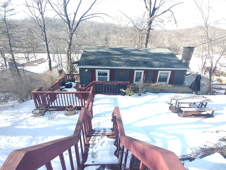 73 E Shore Dr — Photo 2