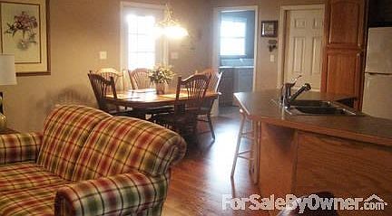 Dining Area
						:
						Can accommodate a table for 10