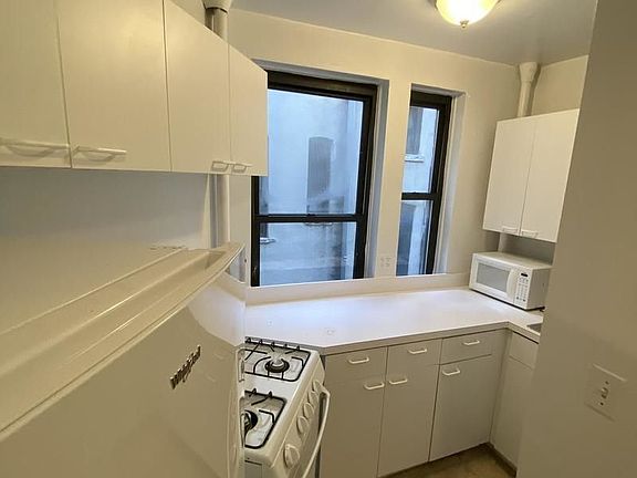 3rd image of 308 E 78th St APT 26