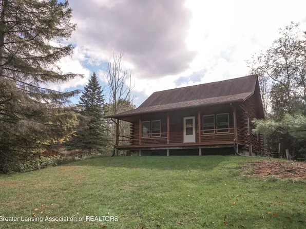 9515 Moss Rd, Fowler, MI 48835