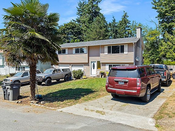 2nd image of 6811 Helena Drive NE