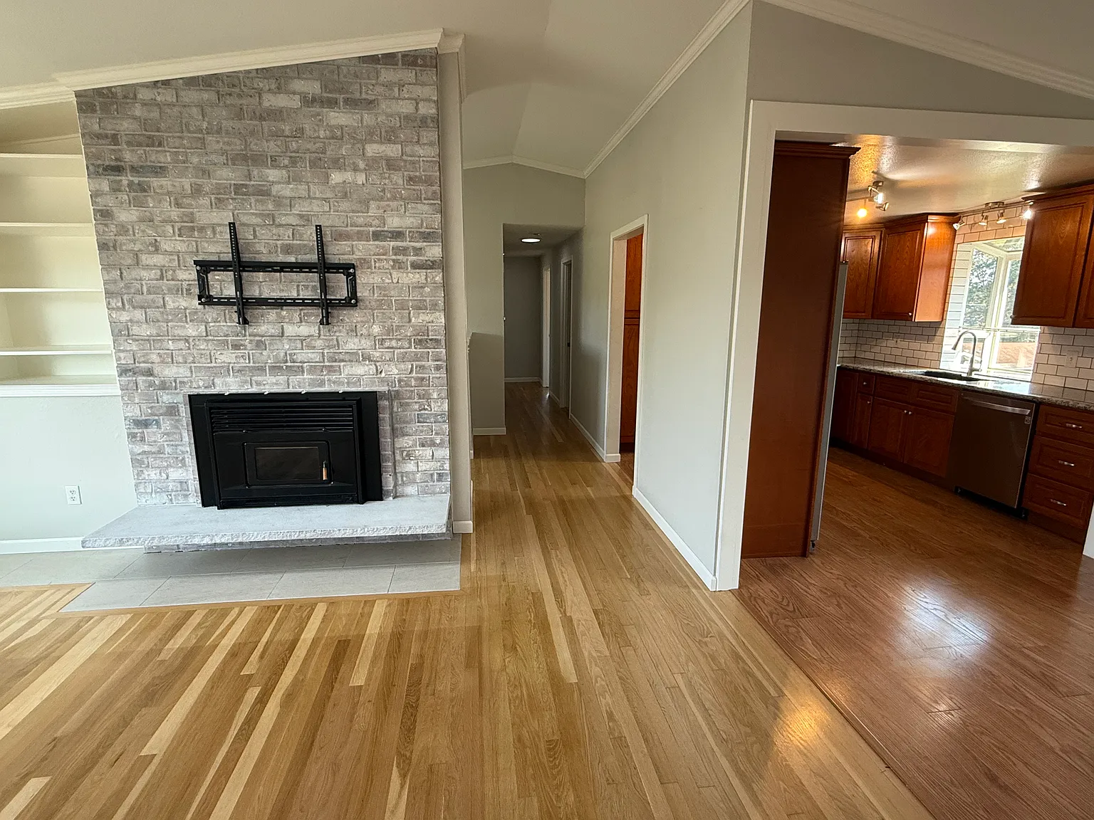4 bed, 1734 sqft, $3,400 — Photo 3
