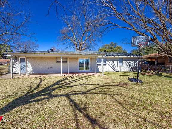 5th image of 1106 Caroline Dr