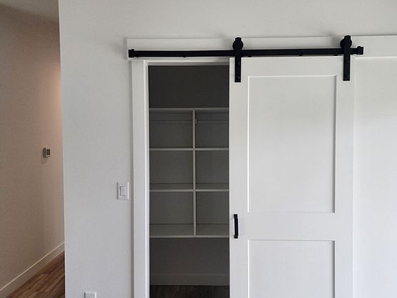 4th image of 805 20th St #204