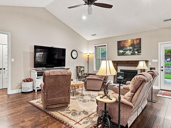 4th image of 1442 Clearmill Dr