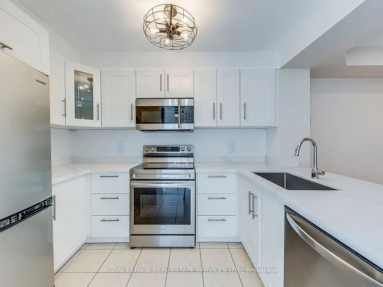 204 Roxton Rd — Photo 12