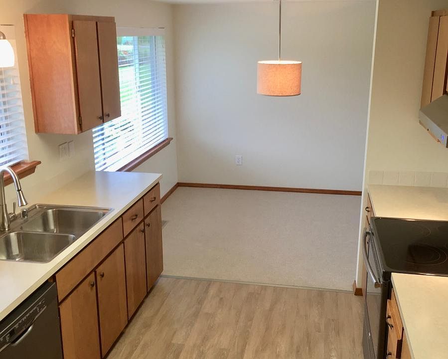 Kitchen looking toward DR