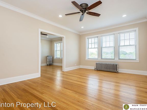 3rd image of 901 S Clinton Ave Unit 2