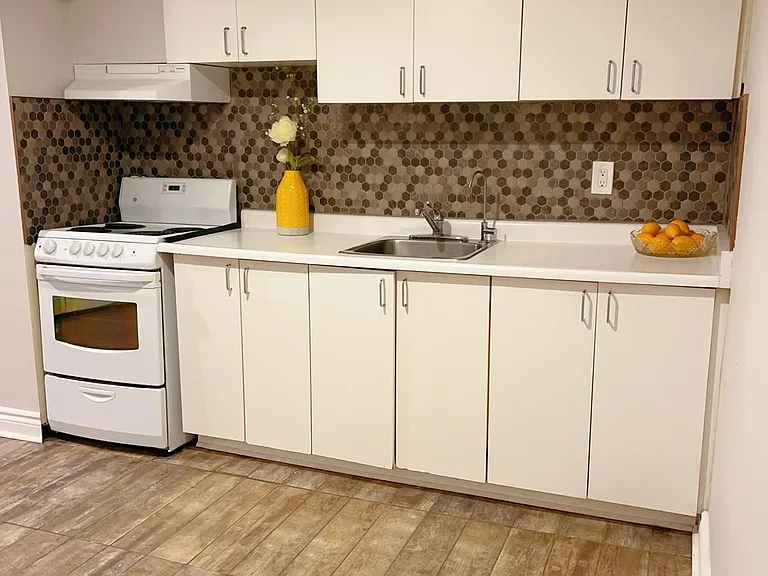 297 Vaughan Rd #C — Photo 5