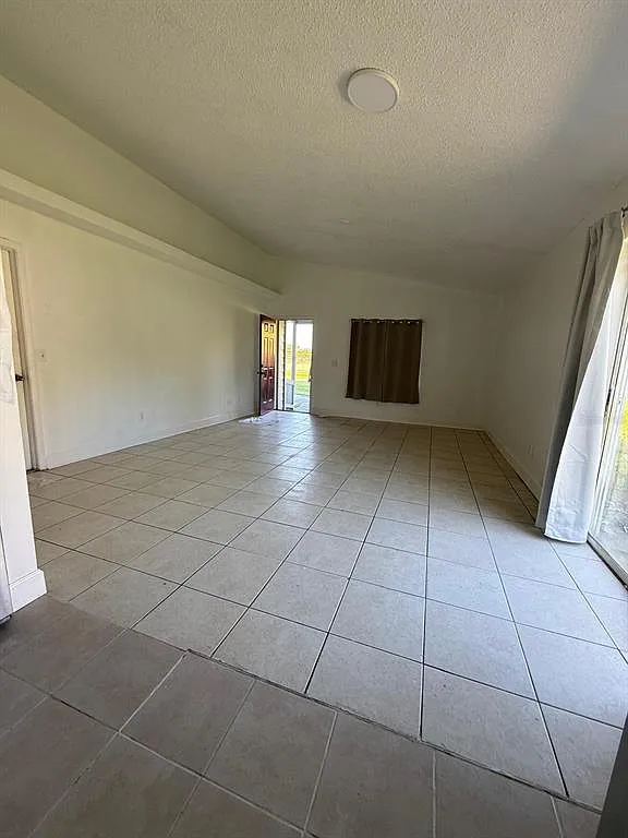3 bed, 2.0 bath, 1104 sqft, $1,950 — Photo 2