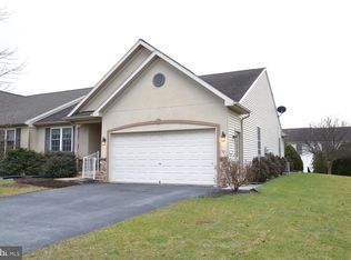 3453 Green Leaf Dr, Mount Joy, PA 17552