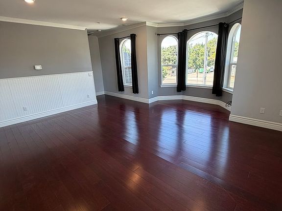 4th image of 103 W Bishop Way