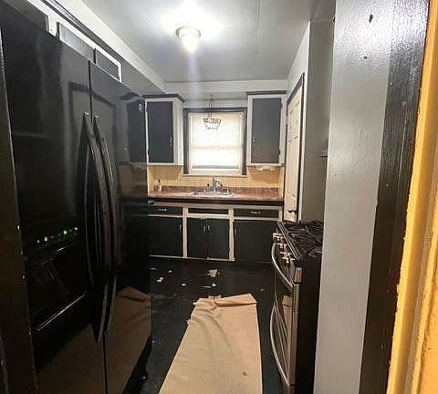 5th image of 8514 Grandville Ave