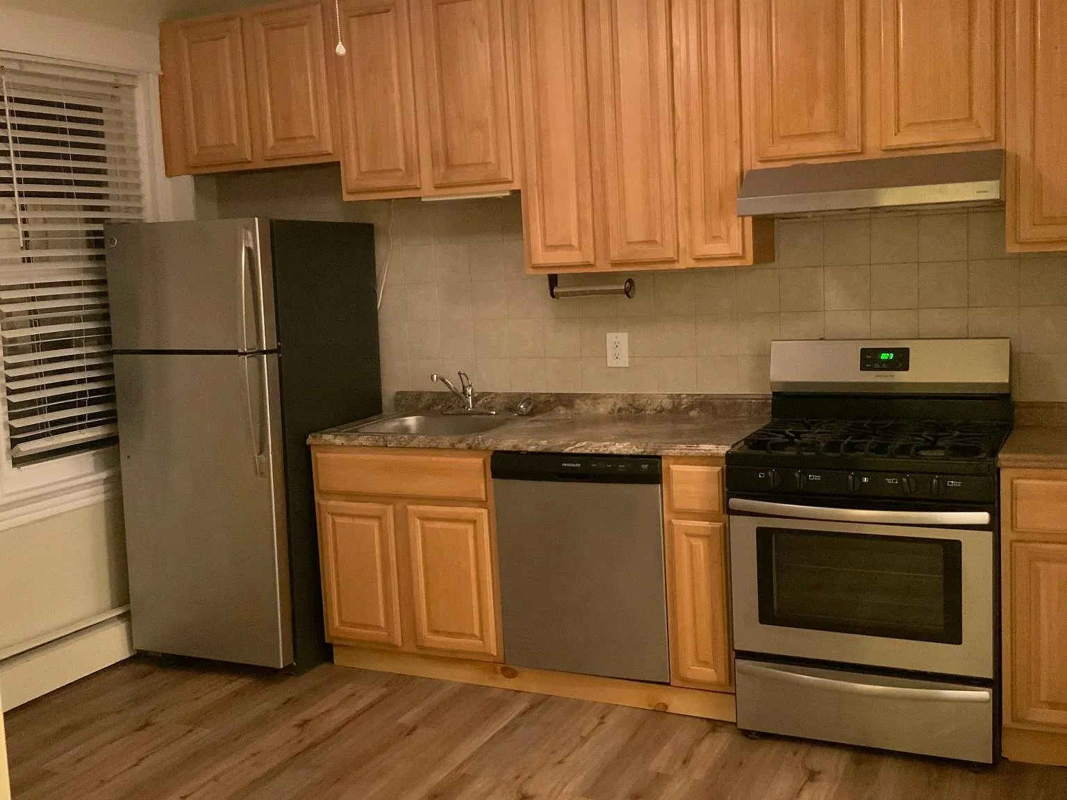 3 bed, 1200 sqft, $2,450 — Photo 2