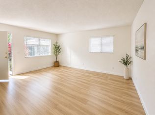 1148 W Calle De La Luna APT 4, Azusa, CA 91702