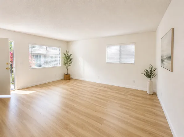1148 W Calle De La Luna APT 4, Azusa, CA 91702