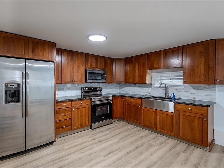 53 Berkley St #B — Photo 5