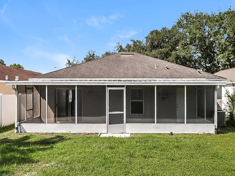 25213 Hyde Park Blvd — Photo 16