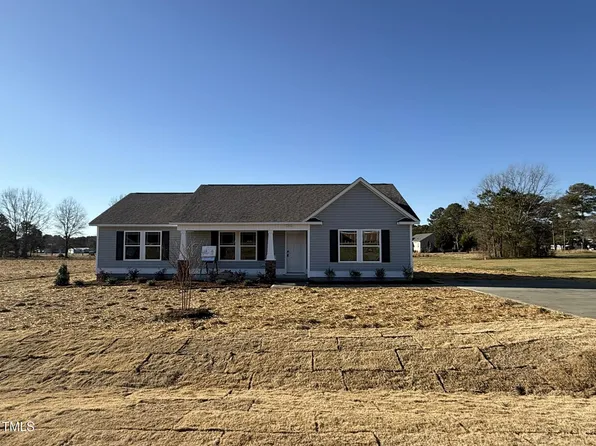 48 Pate Landing Dr, Selma, NC 27576