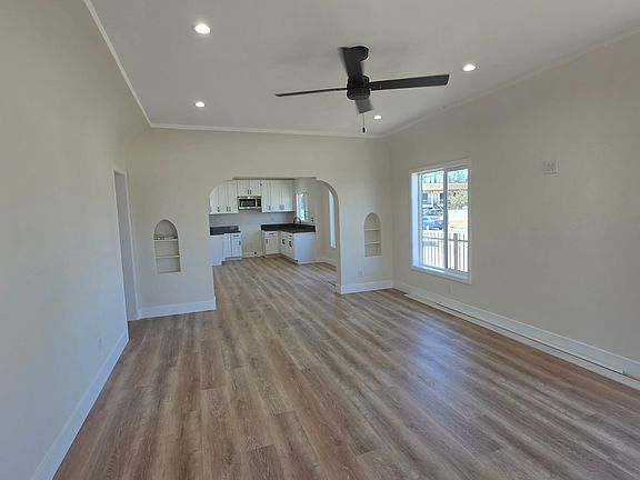 3rd image of 5706 S Figueroa St