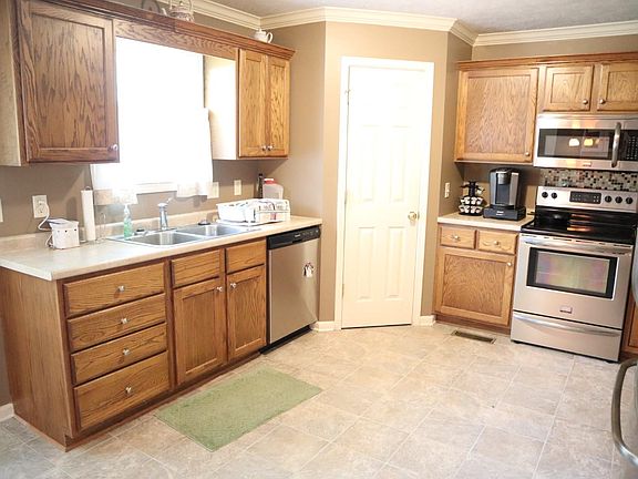 5th image of 805 Granite Dr