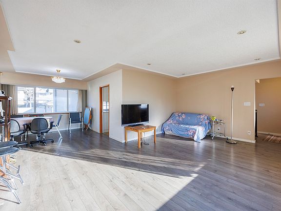 4th image of 535 W 62nd Ave