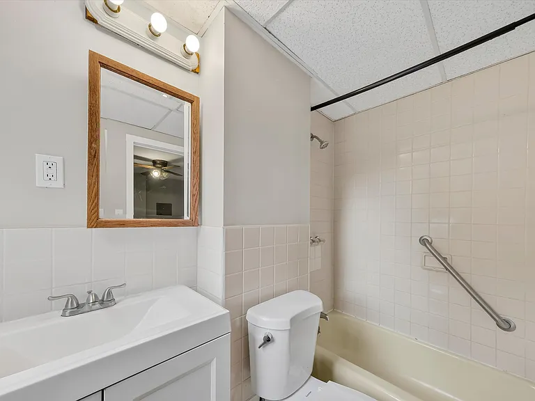 68 Catharine St — Photo 21