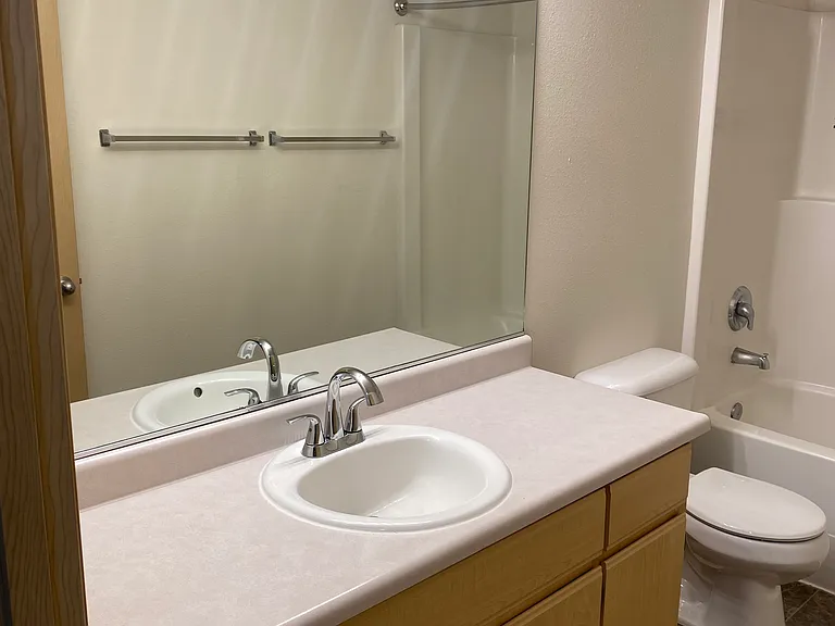 Westbury Commons — Photo 11