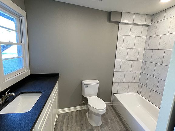 5th image of 701 Hawthorne St