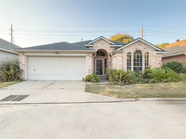 10330 Emerald Trail Dr, Houston, TX 77070