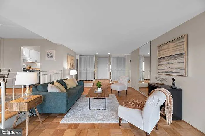 1 bed, 900 sqft, $1,800 — Photo 3