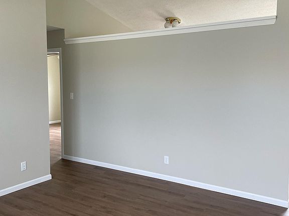 3rd image of 847 Sussex Ct