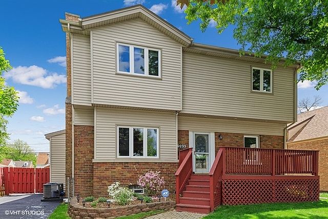 1st image of 9233 Sproat Ave